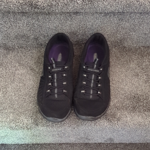 Skechers Shoes - Skechers Black Casual Sneakers Minimalist Design